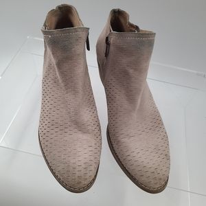 Lucky Brand Fabiana 8M Tan Perforated Ankle Bootie‎